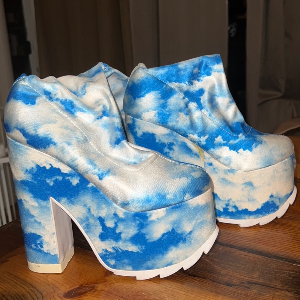 YRU cloud boots